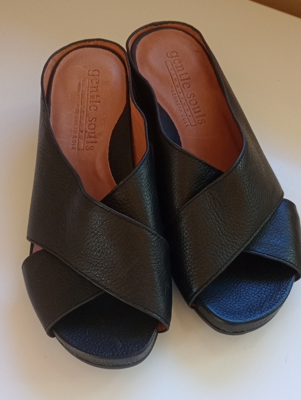 Gentle Souls Signature Kenneth Cole Black Wedge Mule Peep Toes Pebble Leather